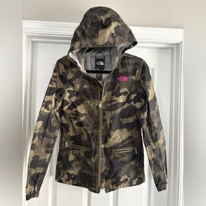 EUC North Face Women’s Raincoat Camo